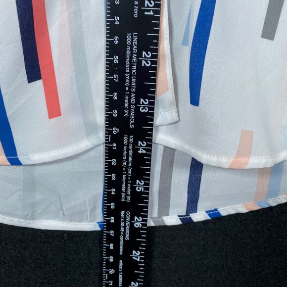 Torrid Womens Blouse White V Neck Button Down Sleeveless Geometric Stripes 00 - Picture 7 of 11